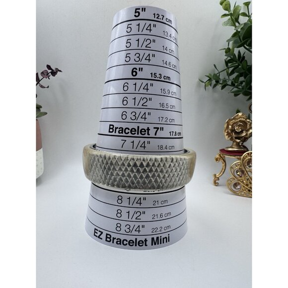 Vintage Lucite Bangle Bracelet Size 8 Wide Snake Skin Pattern Retro Jewelry - Picture 4 of 9